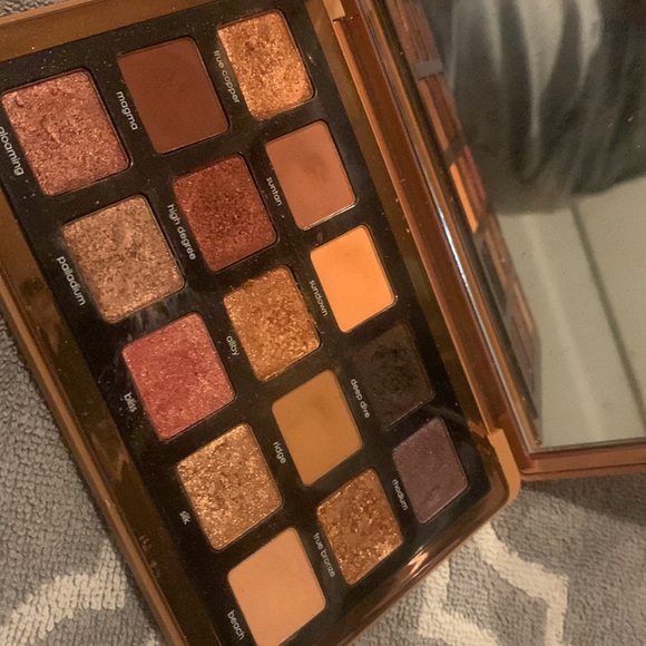 Natasha denona bronze pallete! One of my faves I don’t wear eyeshadow anymore. - Picture 2 of 3